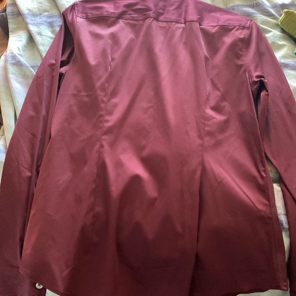 New with tags / Banana Republic blouse / burgundy - Picture 4 of 4